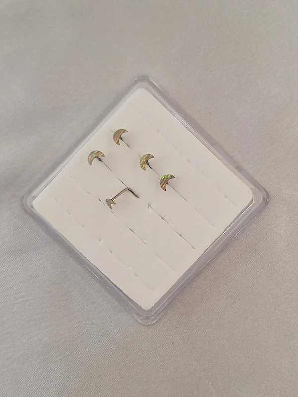 پیرسینگ بینی ماه کد 240629