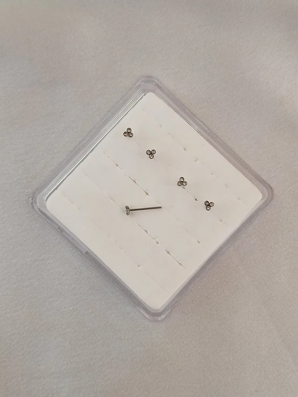 پیرسینگ بینی سه نگین کد 240605