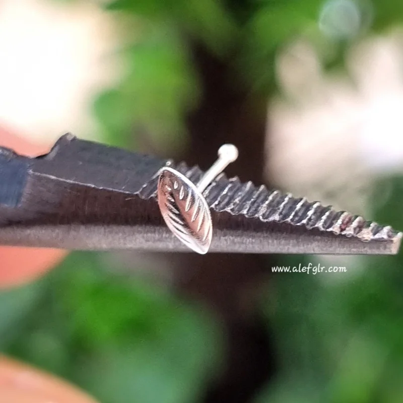 پیرسینگ بینی نقره طرح برگ کد 240658