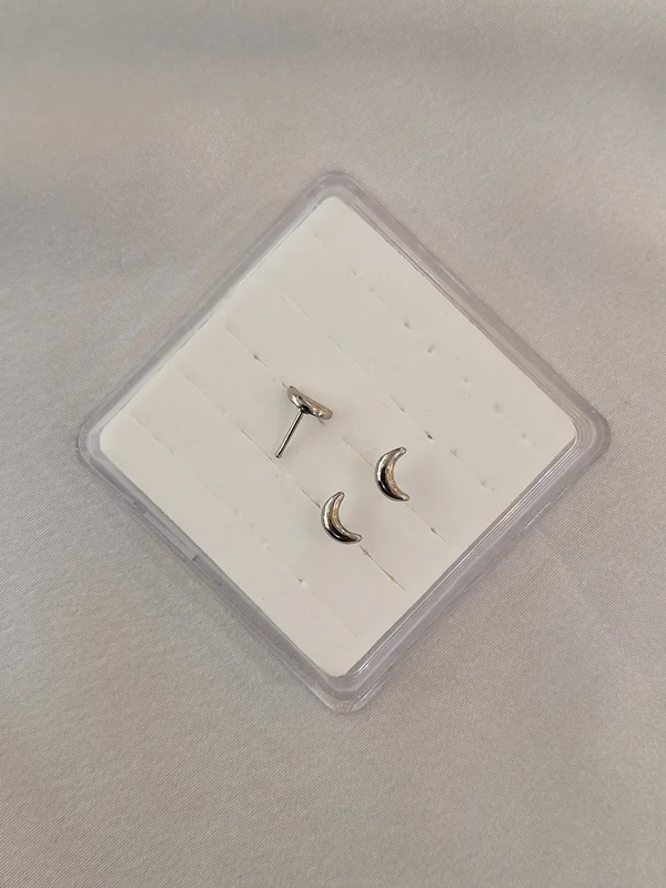 پیرسینگ بینی ماه کد 240621