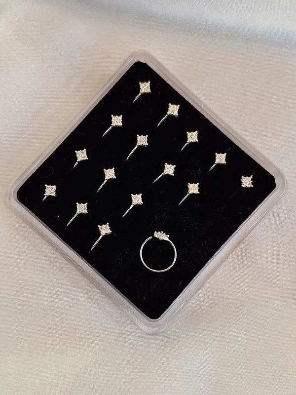 پیرسینگ بینی حلقه ای نقره نگین مربعی کد240520