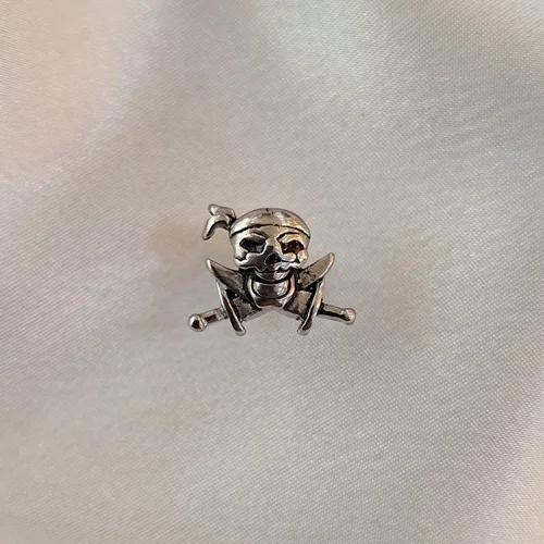 پیرسینگ گوش اسکلت