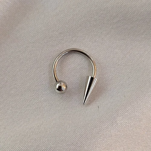 پیرسینگ گوش نعلی مخروطی اسپایکی Spiky Piercing