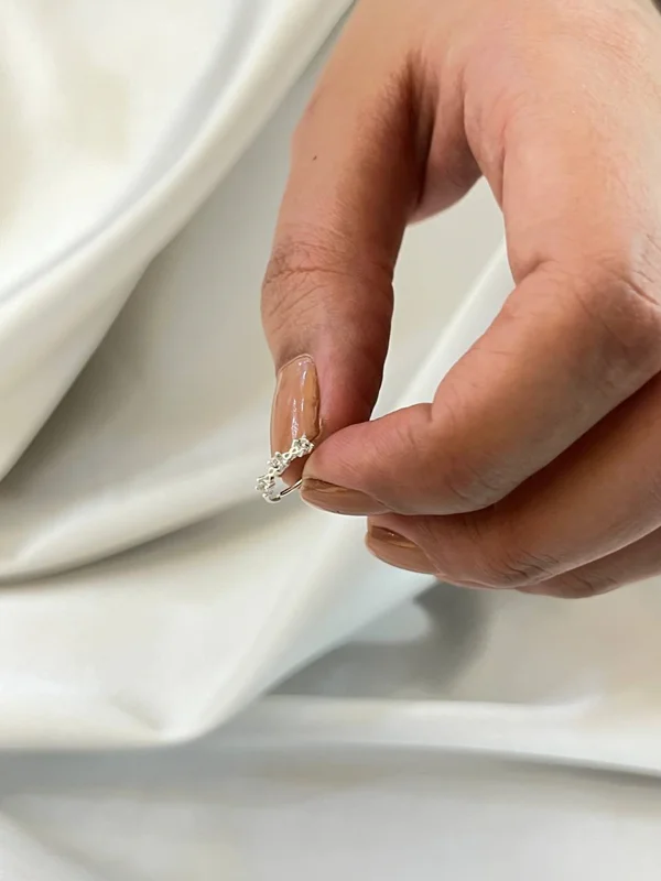 پیرسینگ بینی حلقهای نگین دار نقره کد 240543