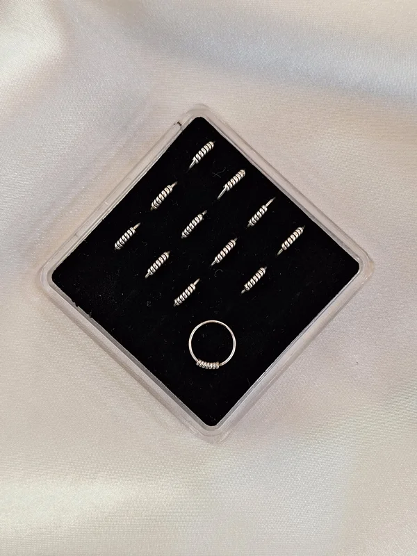 پیرسینگ بینی حلقهای شیاردار نقره کد 240521