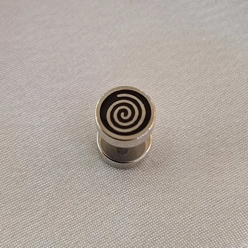 پیرسینگ گوش نگین مشکی