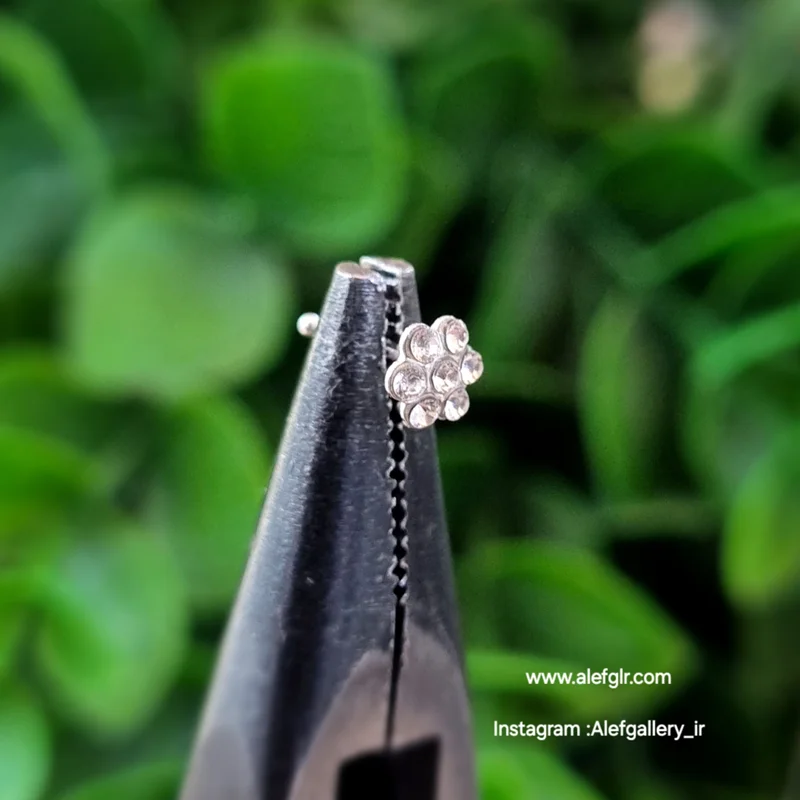 پیرسینگ بینی میخی طرح گل نگین دار طرح گل کد 240651