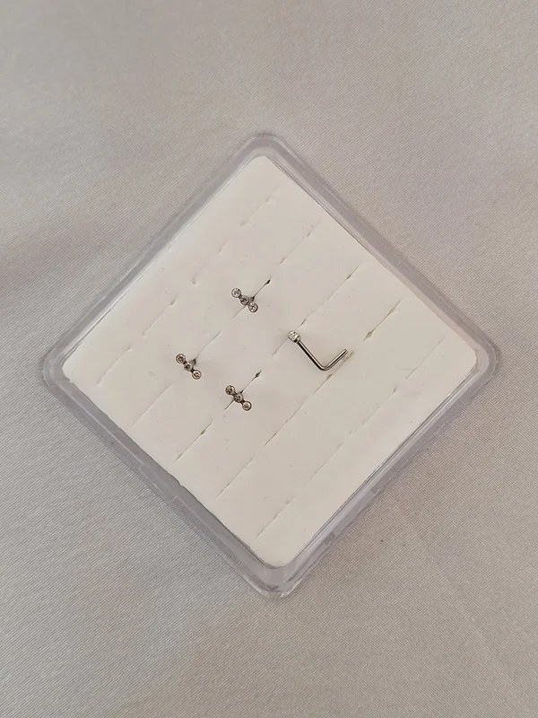 پیرسینگ بینی سه نگین پایه L کد 240623