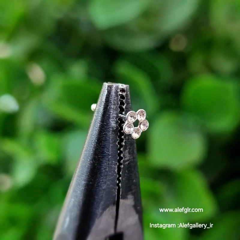 پیرسینگ بینی طرح گل نگین دار کد 240653