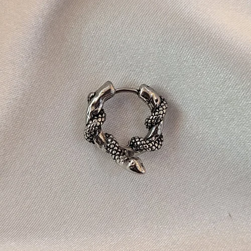 پیرسینگ گوش حلقهای مار