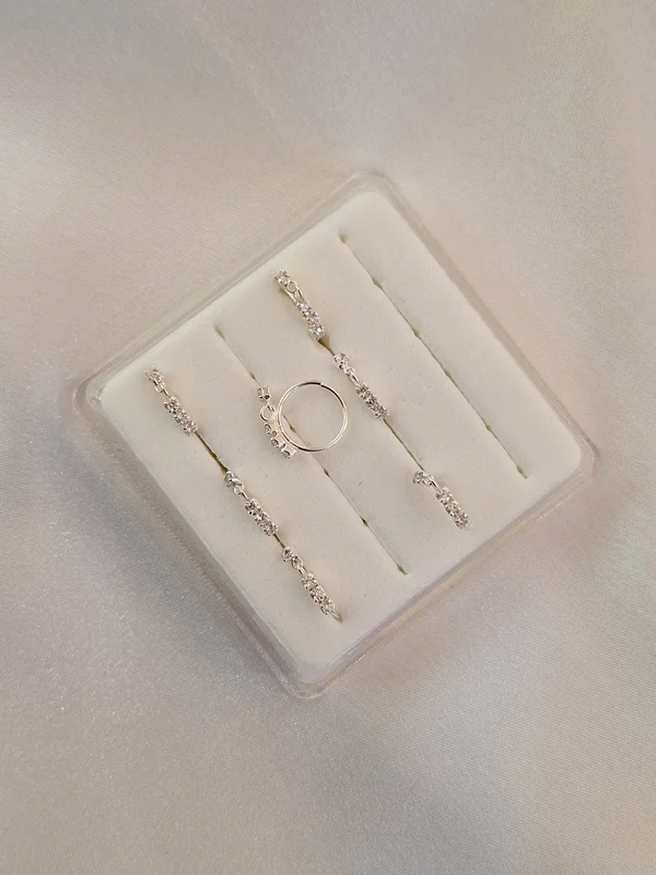 پیرسینگ بینی حلقهای نگین دار کد 240505