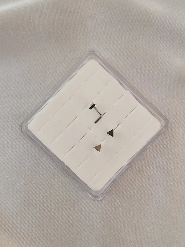 پیرسینگ بینی مثلث کد 240628