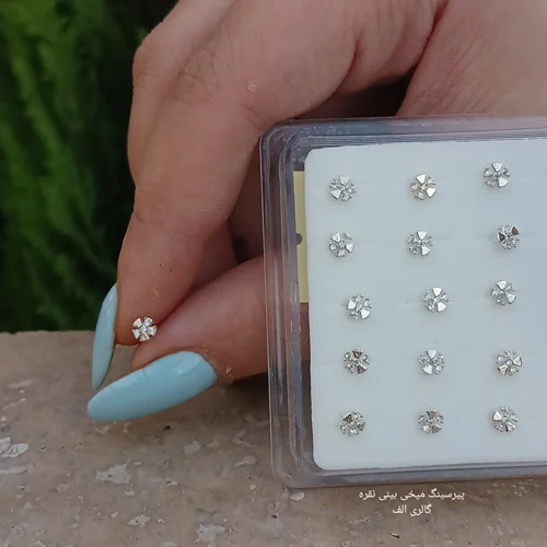 پیرسینگ میخی بینی نقره طرح گل