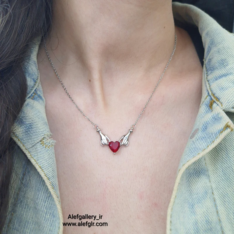 گردنبند بالدرا قلب قرمز کد 250046