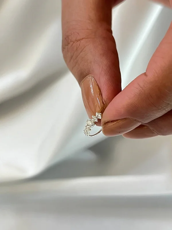 پیرسینگ بینی حلقهای نگین دار نقره کد 240544