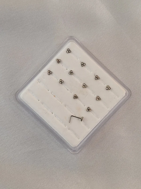 پیرسینگ بینی پایه L سه نگین کد 240605