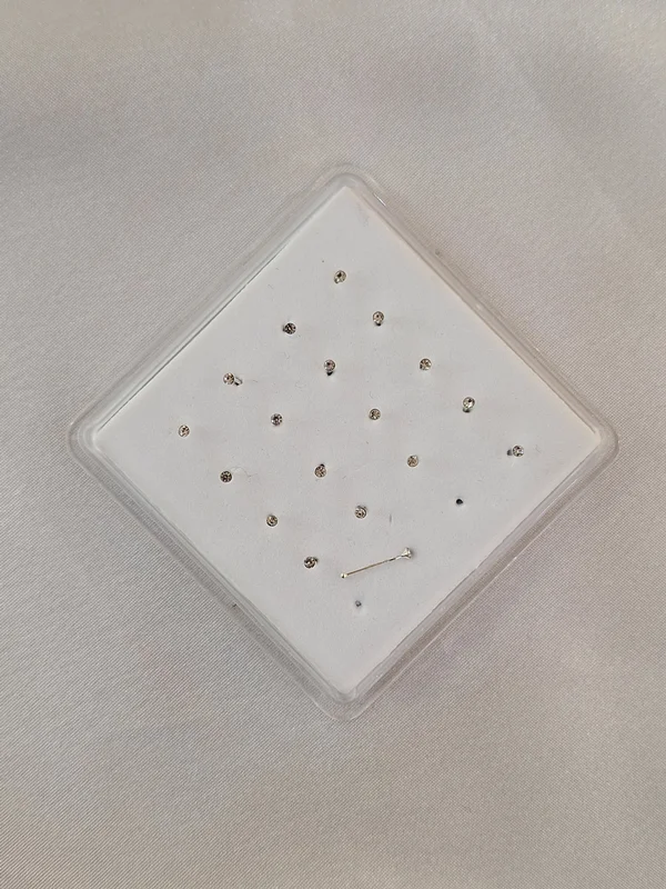 پیرسینگ بینی تک نگین نقره کد 240614